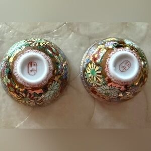 Set of 2 Miniature vintage Chinese porcelain bowl, Famille Rose. In original box